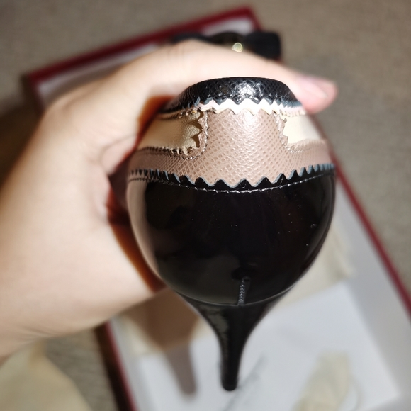 Authentic Salvatore Ferragamo - Picture 6 of 10